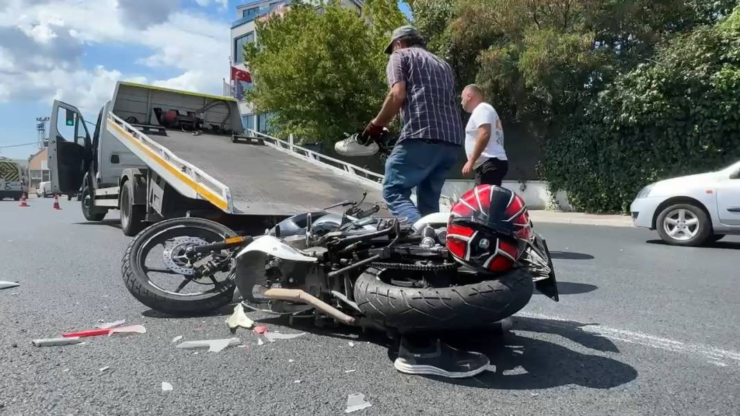 Otomobilin sıkıştırdığı motosikletli baba oğlun feci ölümü 3